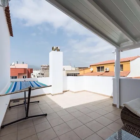 F&M Penthouse With Terrace Near Airport And Beaches Apartment